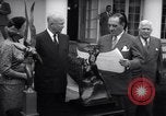 Immagine di Harmon Trophy Washington DC White House USA, 1954, secondo 32 filmato di repertorio 65675032887