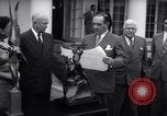 Immagine di Harmon Trophy Washington DC White House USA, 1954, secondo 33 filmato di repertorio 65675032887