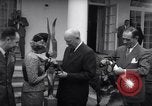 Immagine di Harmon Trophy Washington DC White House USA, 1954, secondo 35 filmato di repertorio 65675032887