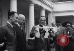 Immagine di Harmon Trophy Washington DC White House USA, 1954, secondo 43 filmato di repertorio 65675032887