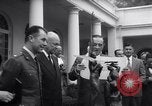 Immagine di Harmon Trophy Washington DC White House USA, 1954, secondo 45 filmato di repertorio 65675032887