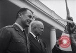 Immagine di Harmon Trophy Washington DC White House USA, 1954, secondo 51 filmato di repertorio 65675032887