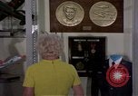 Standbild Memorabilia United States USA, 1975, aus Sekunde 12 historischem Filmmaterial Videoclip 65675032906