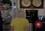 Standbild Memorabilia United States USA, 1975, aus Sekunde 16 historischem Filmmaterial Videoclip 65675032906