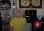 Standbild Memorabilia United States USA, 1975, aus Sekunde 17 historischem Filmmaterial Videoclip 65675032906