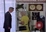 Standbild Memorabilia United States USA, 1975, aus Sekunde 26 historischem Filmmaterial Videoclip 65675032906