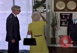 Standbild Memorabilia United States USA, 1975, aus Sekunde 35 historischem Filmmaterial Videoclip 65675032906
