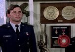 Standbild Cadet Wing Commander Jack Catton United States USA, 1975, aus Sekunde 14 historischem Filmmaterial Videoclip 65675032908