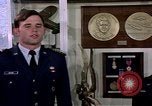Standbild Cadet Wing Commander Jack Catton United States USA, 1975, aus Sekunde 15 historischem Filmmaterial Videoclip 65675032908