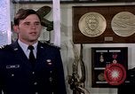 Standbild Cadet Wing Commander Jack Catton United States USA, 1975, aus Sekunde 17 historischem Filmmaterial Videoclip 65675032908