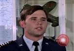 Standbild Cadet Wing Commander Jack Catton United States USA, 1975, aus Sekunde 30 historischem Filmmaterial Videoclip 65675032908