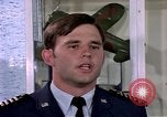 Standbild Cadet Wing Commander Jack Catton United States USA, 1975, aus Sekunde 43 historischem Filmmaterial Videoclip 65675032908
