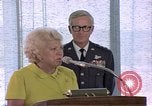 Standbild Pilotin Jacqueline Cochran United States USA, 1975, aus Sekunde 19 historischem Filmmaterial Videoclip 65675032914