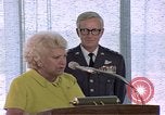 Standbild Pilotin Jacqueline Cochran United States USA, 1975, aus Sekunde 36 historischem Filmmaterial Videoclip 65675032914