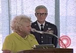 Standbild Pilotin Jacqueline Cochran United States USA, 1975, aus Sekunde 38 historischem Filmmaterial Videoclip 65675032914