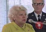 Standbild Pilotin Jacqueline Cochran United States USA, 1975, aus Sekunde 43 historischem Filmmaterial Videoclip 65675032914