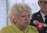 Standbild Pilotin Jacqueline Cochran United States USA, 1975, aus Sekunde 44 historischem Filmmaterial Videoclip 65675032914
