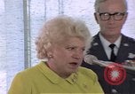 Standbild Pilotin Jacqueline Cochran United States USA, 1975, aus Sekunde 46 historischem Filmmaterial Videoclip 65675032914