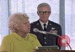 Standbild Pilotin Jacqueline Cochran United States USA, 1975, aus Sekunde 47 historischem Filmmaterial Videoclip 65675032914