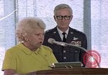 Standbild Pilotin Jacqueline Cochran United States USA, 1975, aus Sekunde 49 historischem Filmmaterial Videoclip 65675032914