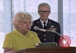 Standbild Pilotin Jacqueline Cochran United States USA, 1975, aus Sekunde 50 historischem Filmmaterial Videoclip 65675032914