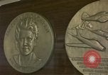 Standbild Memorabilia Colorado United States USA, 1975, aus Sekunde 12 historischem Filmmaterial Videoclip 65675032919