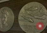 Standbild Memorabilia Colorado United States USA, 1975, aus Sekunde 16 historischem Filmmaterial Videoclip 65675032919