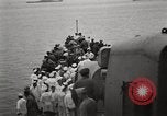 Standbild General MacArthur und Admiral Nimitz bereit zu unterzeichnen Vertrag mit Japan Tokyo Bay Japan, 1945, aus Sekunde 3 historischem Filmmaterial Videoclip 65675032938