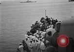 Standbild General MacArthur und Admiral Nimitz bereit zu unterzeichnen Vertrag mit Japan Tokyo Bay Japan, 1945, aus Sekunde 7 historischem Filmmaterial Videoclip 65675032938