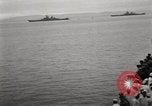 Standbild General MacArthur und Admiral Nimitz bereit zu unterzeichnen Vertrag mit Japan Tokyo Bay Japan, 1945, aus Sekunde 10 historischem Filmmaterial Videoclip 65675032938