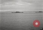 Standbild General MacArthur und Admiral Nimitz bereit zu unterzeichnen Vertrag mit Japan Tokyo Bay Japan, 1945, aus Sekunde 13 historischem Filmmaterial Videoclip 65675032938