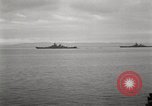 Standbild General MacArthur und Admiral Nimitz bereit zu unterzeichnen Vertrag mit Japan Tokyo Bay Japan, 1945, aus Sekunde 14 historischem Filmmaterial Videoclip 65675032938