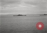 Standbild General MacArthur und Admiral Nimitz bereit zu unterzeichnen Vertrag mit Japan Tokyo Bay Japan, 1945, aus Sekunde 18 historischem Filmmaterial Videoclip 65675032938
