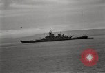 Standbild General MacArthur und Admiral Nimitz bereit zu unterzeichnen Vertrag mit Japan Tokyo Bay Japan, 1945, aus Sekunde 19 historischem Filmmaterial Videoclip 65675032938