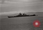 Standbild General MacArthur und Admiral Nimitz bereit zu unterzeichnen Vertrag mit Japan Tokyo Bay Japan, 1945, aus Sekunde 22 historischem Filmmaterial Videoclip 65675032938