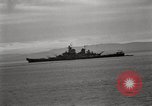 Standbild General MacArthur und Admiral Nimitz bereit zu unterzeichnen Vertrag mit Japan Tokyo Bay Japan, 1945, aus Sekunde 23 historischem Filmmaterial Videoclip 65675032938