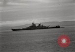 Standbild General MacArthur und Admiral Nimitz bereit zu unterzeichnen Vertrag mit Japan Tokyo Bay Japan, 1945, aus Sekunde 25 historischem Filmmaterial Videoclip 65675032938