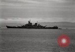 Standbild General MacArthur und Admiral Nimitz bereit zu unterzeichnen Vertrag mit Japan Tokyo Bay Japan, 1945, aus Sekunde 28 historischem Filmmaterial Videoclip 65675032938