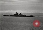 Standbild General MacArthur und Admiral Nimitz bereit zu unterzeichnen Vertrag mit Japan Tokyo Bay Japan, 1945, aus Sekunde 29 historischem Filmmaterial Videoclip 65675032938