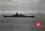 Standbild General MacArthur und Admiral Nimitz bereit zu unterzeichnen Vertrag mit Japan Tokyo Bay Japan, 1945, aus Sekunde 30 historischem Filmmaterial Videoclip 65675032938
