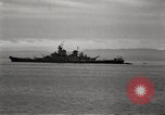 Standbild General MacArthur und Admiral Nimitz bereit zu unterzeichnen Vertrag mit Japan Tokyo Bay Japan, 1945, aus Sekunde 31 historischem Filmmaterial Videoclip 65675032938