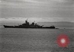 Standbild General MacArthur und Admiral Nimitz bereit zu unterzeichnen Vertrag mit Japan Tokyo Bay Japan, 1945, aus Sekunde 32 historischem Filmmaterial Videoclip 65675032938