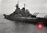 Standbild General MacArthur und Admiral Nimitz bereit zu unterzeichnen Vertrag mit Japan Tokyo Bay Japan, 1945, aus Sekunde 40 historischem Filmmaterial Videoclip 65675032938