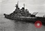 Standbild General MacArthur und Admiral Nimitz bereit zu unterzeichnen Vertrag mit Japan Tokyo Bay Japan, 1945, aus Sekunde 41 historischem Filmmaterial Videoclip 65675032938