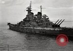 Standbild General MacArthur und Admiral Nimitz bereit zu unterzeichnen Vertrag mit Japan Tokyo Bay Japan, 1945, aus Sekunde 43 historischem Filmmaterial Videoclip 65675032938