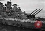 Standbild General MacArthur und Admiral Nimitz bereit zu unterzeichnen Vertrag mit Japan Tokyo Bay Japan, 1945, aus Sekunde 47 historischem Filmmaterial Videoclip 65675032938