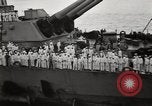 Standbild General MacArthur und Admiral Nimitz bereit zu unterzeichnen Vertrag mit Japan Tokyo Bay Japan, 1945, aus Sekunde 49 historischem Filmmaterial Videoclip 65675032938