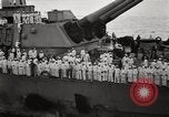 Standbild General MacArthur und Admiral Nimitz bereit zu unterzeichnen Vertrag mit Japan Tokyo Bay Japan, 1945, aus Sekunde 51 historischem Filmmaterial Videoclip 65675032938