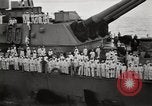 Standbild General MacArthur und Admiral Nimitz bereit zu unterzeichnen Vertrag mit Japan Tokyo Bay Japan, 1945, aus Sekunde 52 historischem Filmmaterial Videoclip 65675032938