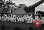 Standbild General MacArthur und Admiral Nimitz bereit zu unterzeichnen Vertrag mit Japan Tokyo Bay Japan, 1945, aus Sekunde 53 historischem Filmmaterial Videoclip 65675032938